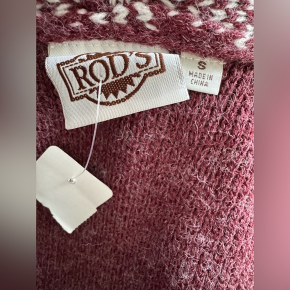 Burgundy Geometric Patterned Cardigan - Picture 4 of 7